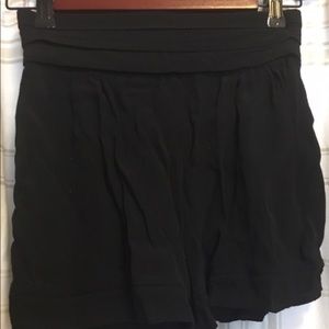 Highwaisted black shorts